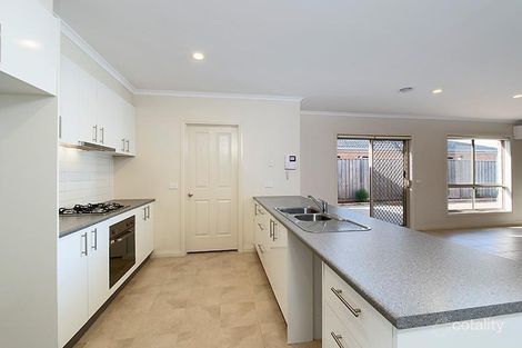 Property photo of 14 Citronelle Circuit Brookfield VIC 3338