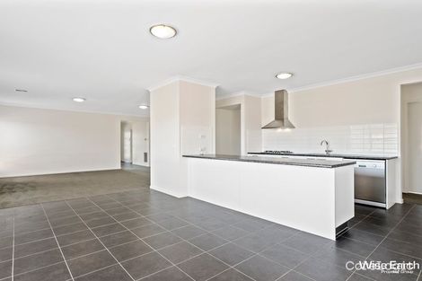 Property photo of 33 Beachside Crescent Point Cook VIC 3030