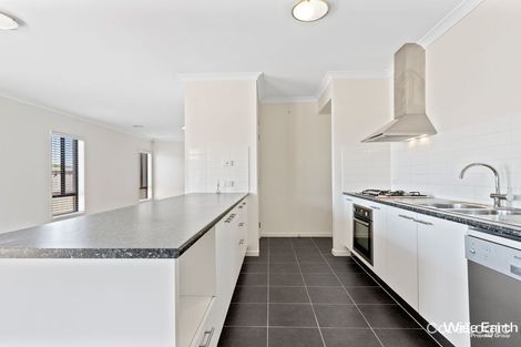 Property photo of 33 Beachside Crescent Point Cook VIC 3030