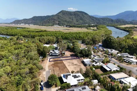 Property photo of 18D Devlex Court Machans Beach QLD 4878