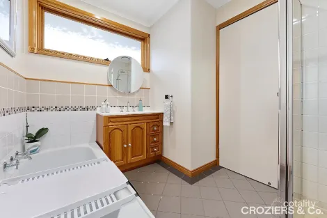 Property photo of 10 Ibsley Court St Albans VIC 3021