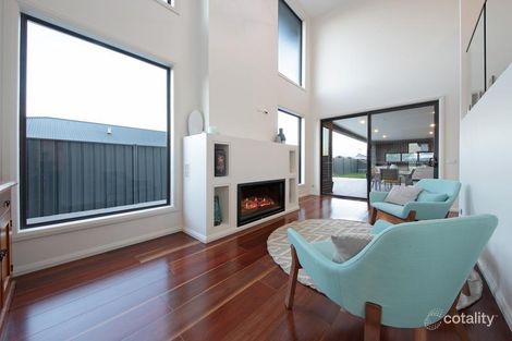 Property photo of 14 Haviland Street Coombs ACT 2611