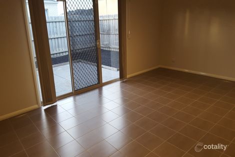 Property photo of 2/32 Bridlepath Drive Truganina VIC 3029