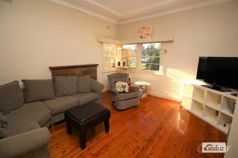 Property photo of 34 Animoo Avenue Griffith NSW 2680