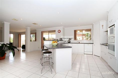 Property photo of 32 Carroll Crescent Mill Park VIC 3082