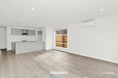 Property photo of 21 Tamworth Drive Rockbank VIC 3335