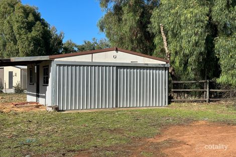 Property photo of 3 Lee Crescent York WA 6302