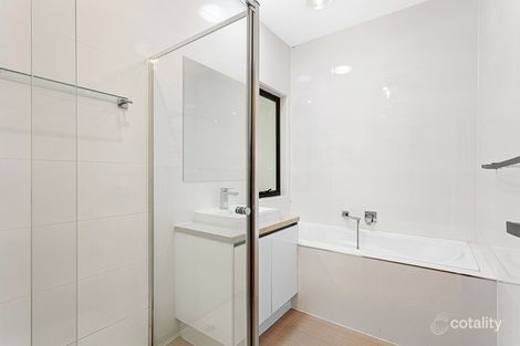Property photo of 2/76 Coorigil Road Carnegie VIC 3163