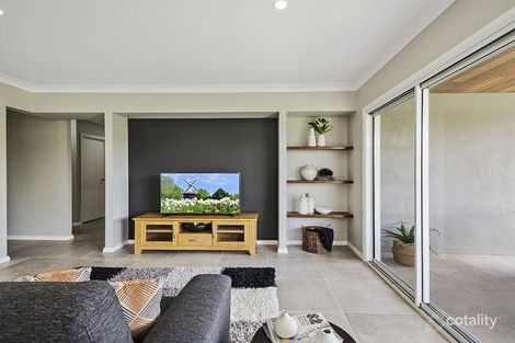 Property photo of 23 Yarrow Close Middle Ridge QLD 4350