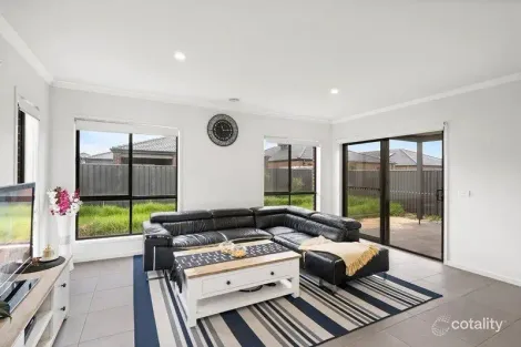 Property photo of 23 Blaine Circuit Tarneit VIC 3029