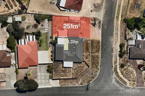 Property photo of 30 Ashburton Drive Heathridge WA 6027