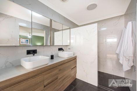 Property photo of 11 Greentree Drive Southern River WA 6110
