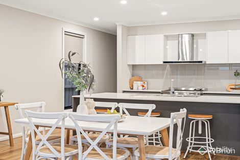 8 Sustain Cct, Lyndhurst, VIC 3975