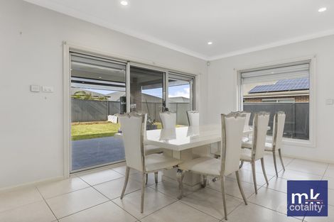 Property photo of 21 Starke Street Spring Farm NSW 2570