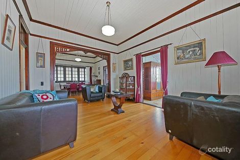 Property photo of 5 Peasant Street Holland Park West QLD 4121