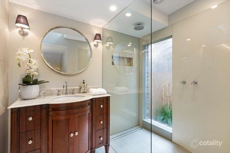 Property photo of 16 Selwyn Avenue Elwood VIC 3184