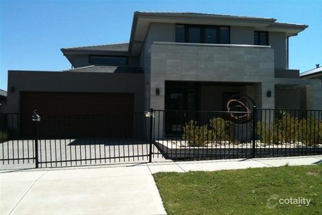 8 Everlasting Bvd, Cranbourne West, VIC 3977