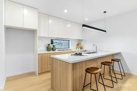 Property photo of 1 Lenah Crescent Keysborough VIC 3173