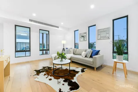 Property photo of 1 Lenah Crescent Keysborough VIC 3173