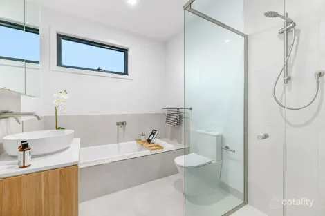 Property photo of 1 Lenah Crescent Keysborough VIC 3173