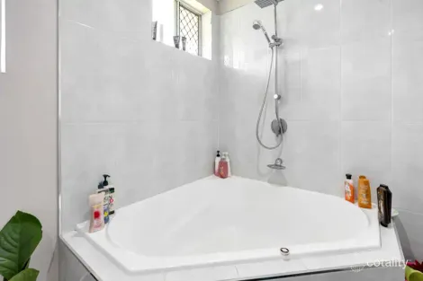 Property photo of 1 Fitzallan Close Kanimbla QLD 4870