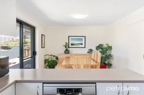 Property photo of 17 Elwood Drive Lindisfarne TAS 7015