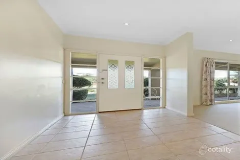 Property photo of 17 Robin Hood Way Drouin VIC 3818