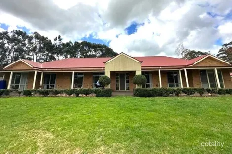Property photo of 17 Robin Hood Way Drouin VIC 3818
