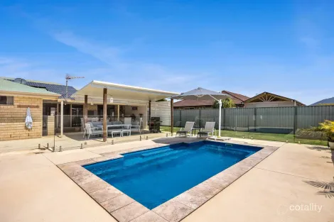 13 Sapphire Ct, Beerwah, QLD 4519