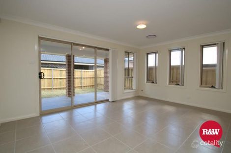 Property photo of 8 Werong Close Minto NSW 2566