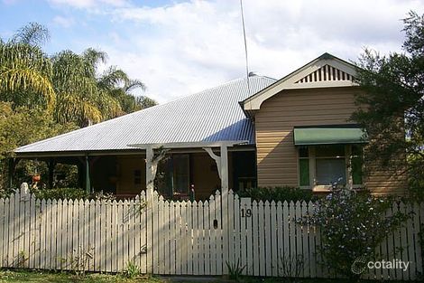 19 Longfellow St, Norman Park, QLD 4170