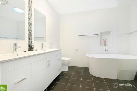 Property photo of 14 Jacaranda Avenue Figtree NSW 2525