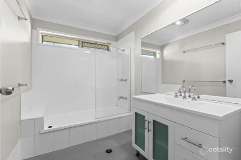 Property photo of 2 Simpson Court Goodna QLD 4300