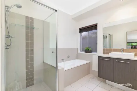 Property photo of 6 Lennox Close Manly West QLD 4179