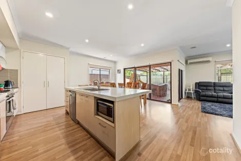 Property photo of 17 Wembley Circuit Pakenham VIC 3810