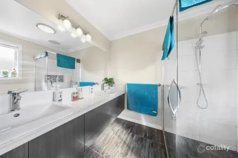 Property photo of 5 Liston Court Sale VIC 3850