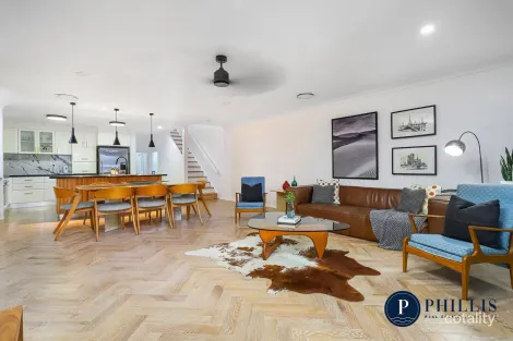 Property photo of 1/28 Vaggelas Crescent Biggera Waters QLD 4216