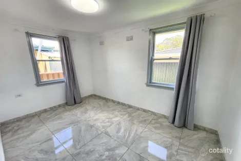 Property photo of 128 Willan Drive Cartwright NSW 2168