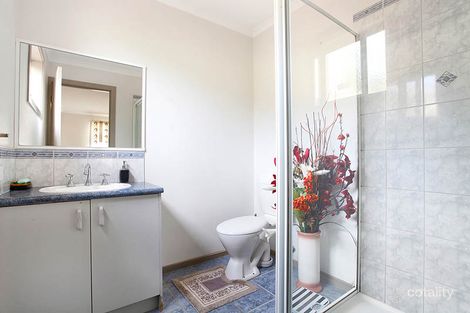 Property photo of 33 Raffindale Crescent Cranbourne West VIC 3977