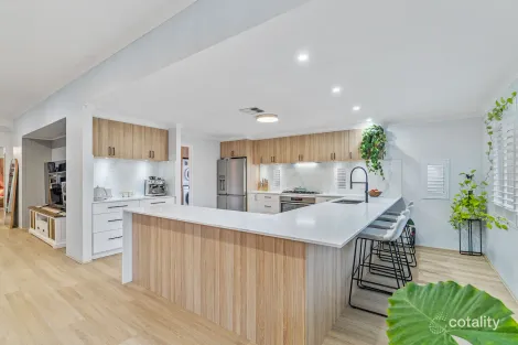 Property photo of 3 Tamcrest Loop Meadow Springs WA 6210