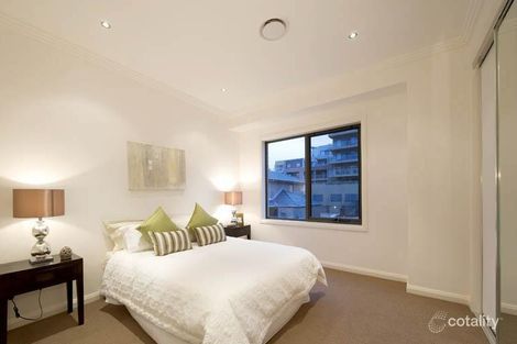 Property photo of 22/1 Nangnak Lane Mont Albert VIC 3127