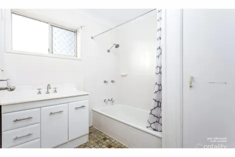 Property photo of 2/4 Fields Street Norman Gardens QLD 4701
