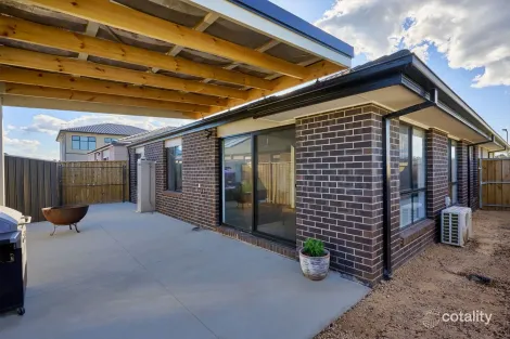 Property photo of 21 Garrison Loop Clyde North VIC 3978