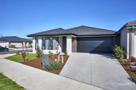 Property photo of 21 Garrison Loop Clyde North VIC 3978