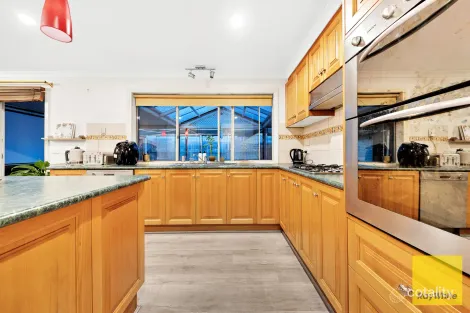 Property photo of 24 Thomas Carr Drive Tarneit VIC 3029