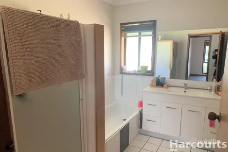 Property photo of 16 Windsor Crescent Horsham VIC 3400