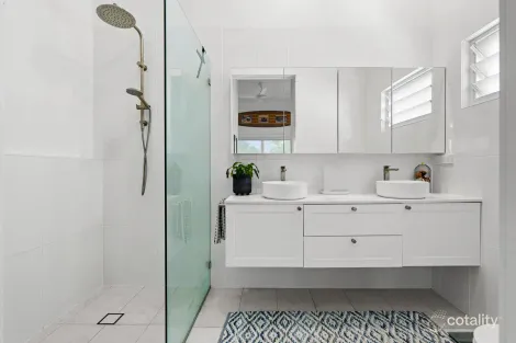 Property photo of 22 Bride Street Wynnum QLD 4178