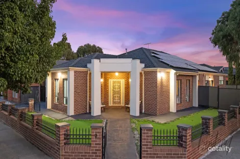 Property photo of 2 Redheugh Street Craigieburn VIC 3064