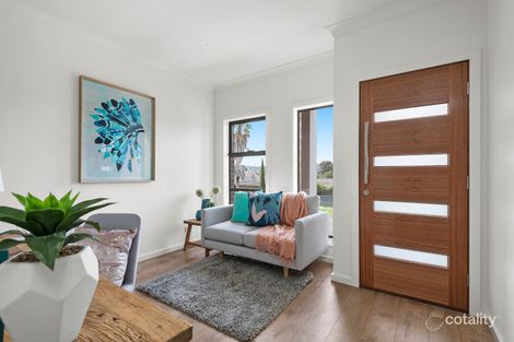 Property photo of 2B Crossdale Rise Endeavour Hills VIC 3802