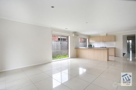 Property photo of 27 Evesham Street Cranbourne North VIC 3977